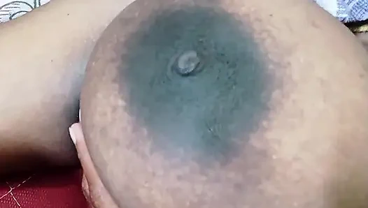 Büyük memeli Hintli teyze seksi memeler ve büyük göt gösterisi