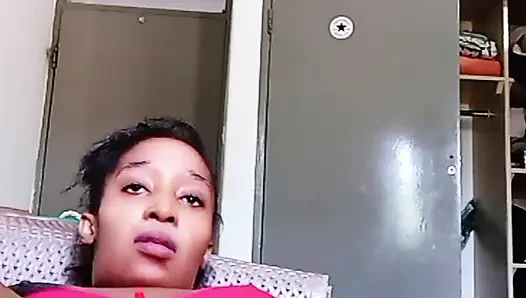 Aku lagi asik nontonin aku di balik jendela