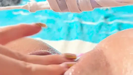 Beautiful Gitl Masturbating
