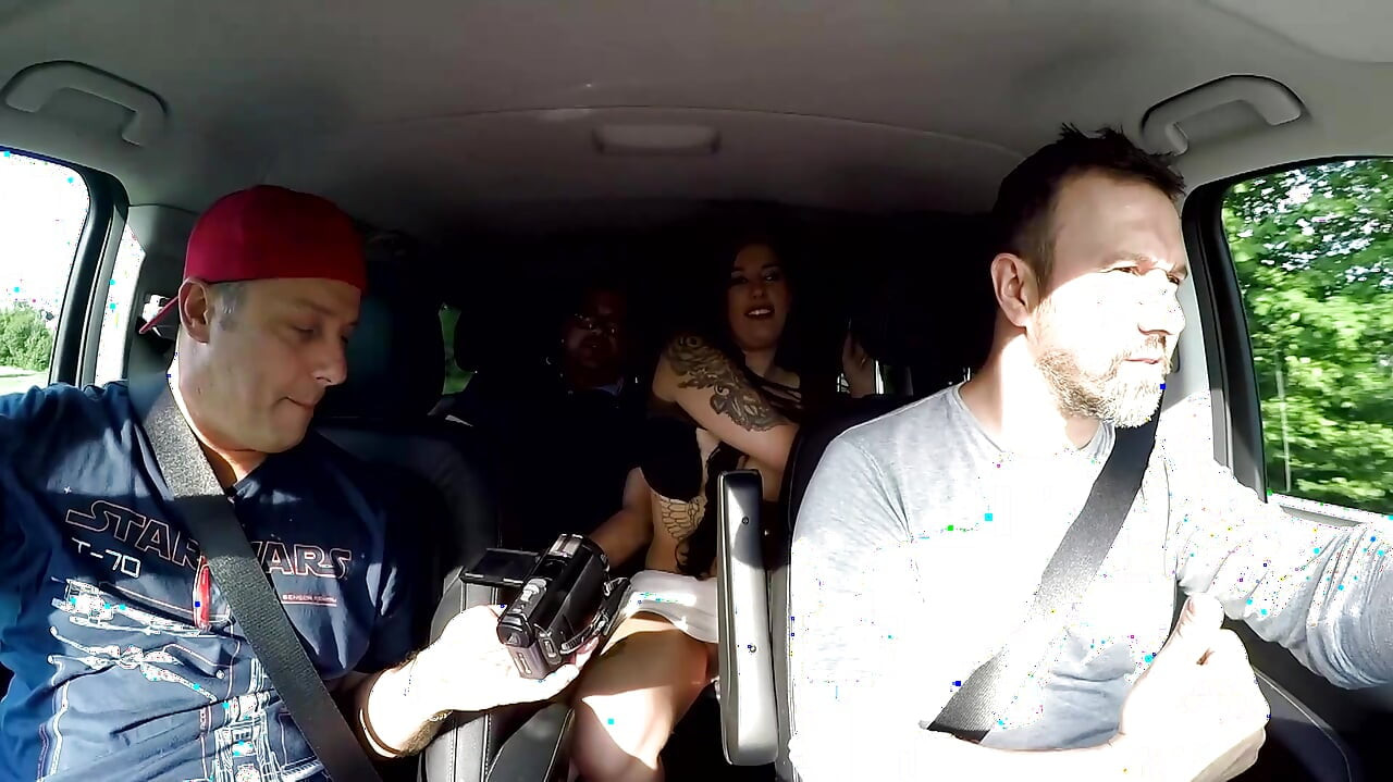 Lilly Fox, Doble Penetración En El Coche, Follada En Trío