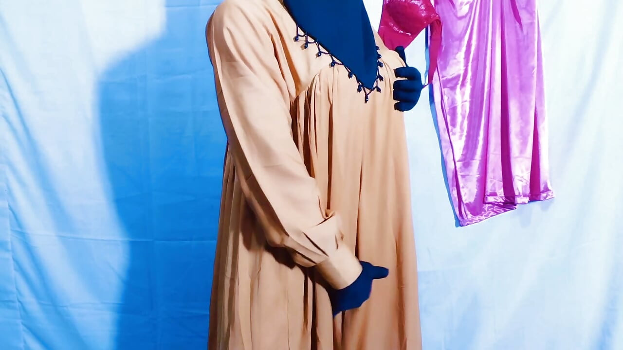 Pakistani Muslim Beauty Queen housewife