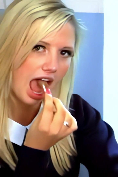 採訪鏡頭1，由米莉·赫奇蘭主演