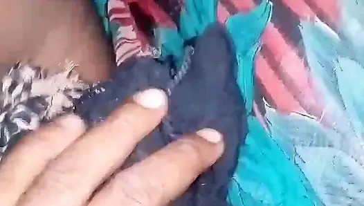 Uncle ne aunty ko aisa choda aunty ki chut me khoon nikal gya