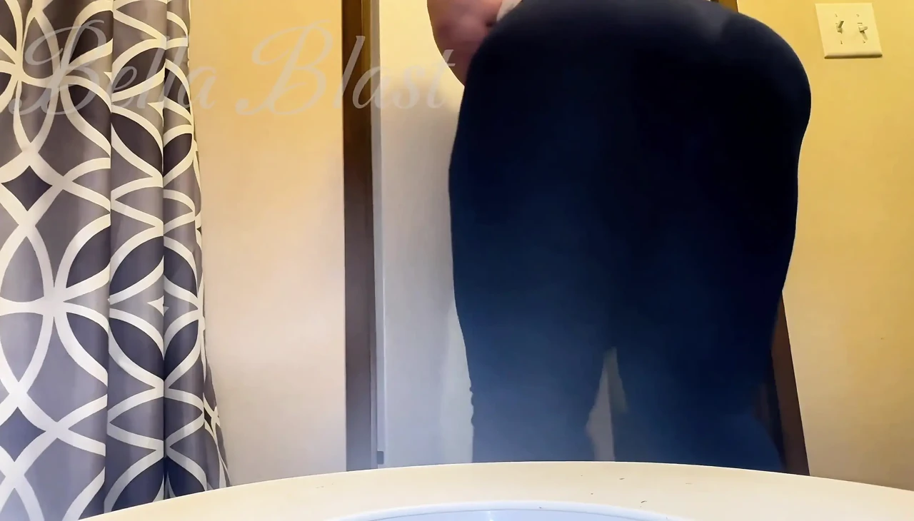 Peep Hole to My Huge Ass and Long, Ripping Fart in HD by Bella Blast