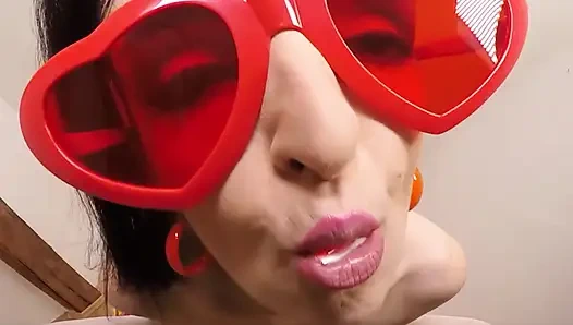 Diana dengan jembut lebat lagi asik masturbasi sendirian sambil pakai stoking tebal