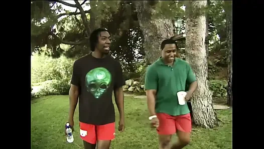 Sahilde kocaman penislerle spor yapmak