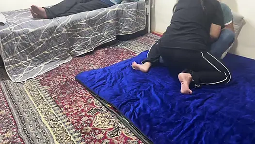 Suami selingkuh meniduri istrinya dengan pria muda