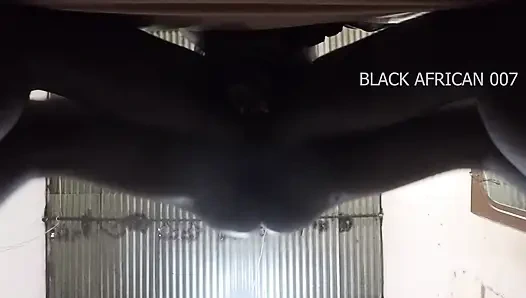Afrika hitam 007 menyambut primal cock fury dengan penetrasi pantat sengit