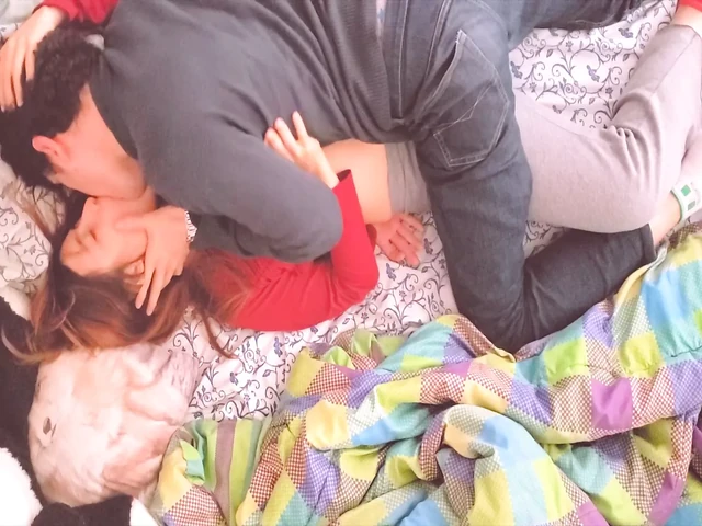 Он положил весь свой член в мою вагину, и я чуть не заплакала от удовольствия