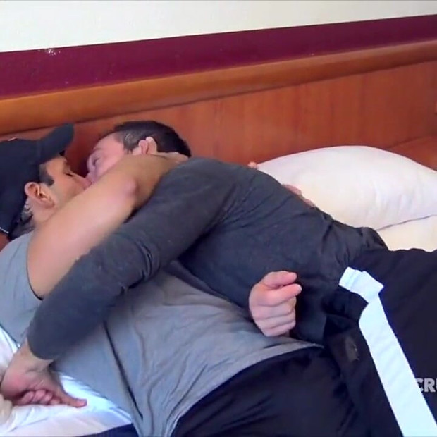 Ricco積生によってストレートラテン系好奇心旺盛