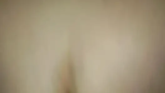 Pantat bahenol pelacur jalangku lagi asik ngentot memeknya sendirian