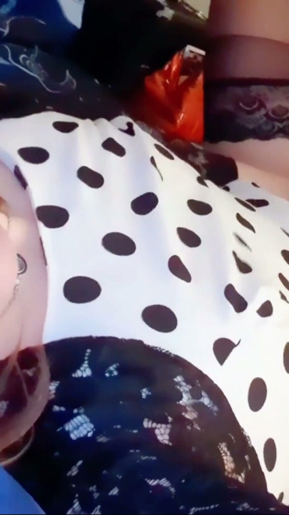 Prenses bunnie: travesti orta yaşlı seksi kadın mastürbasyon yapıyor | Klip 1