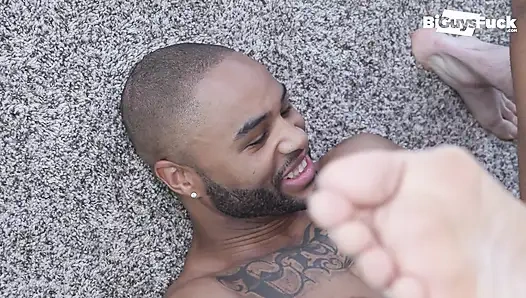 Bi-maurer skyys langer harter schwanz dringt tief ein