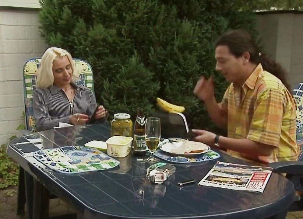 Perfekt blond babe fra Tyskland rider pik og slikker hans røv