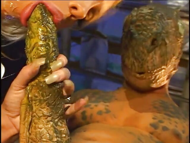 Mutante escarpado seduce la belleza de la cueva