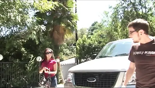 Shy dude gets big reward for helping girl with car issues