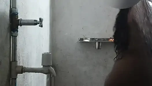 S-250. Bhabhi mandi di kamar mandi