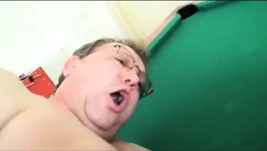 Memek tua dan muda menjilati memek dalam posisi 69... Crot di mulut