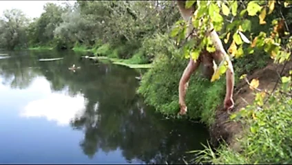 Nehirde asılı