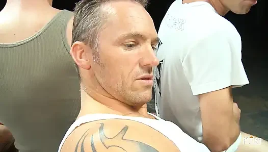 Gadis kampus yang kotor menikmati dp keras & ngentot mulut di gangbang panas