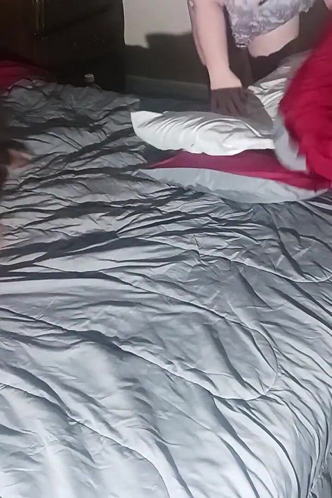 Velika guza jebe dugi kurac u stilu