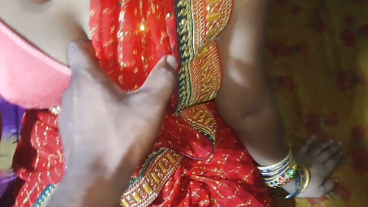 Sıcak Desi bhabhi'nin hindi desi videoda sikilişi