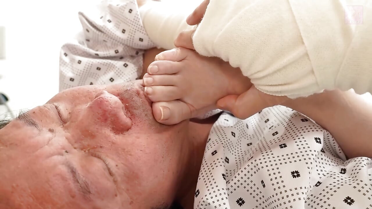 My Doctor Stepdaughter-in-law Wants to Nurse My Perverted Stepfather-in-law’s Hard Cock with Both Hands More Than Her Husband’s!