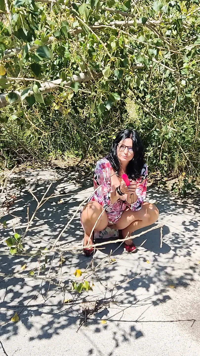 Toilet Mommy - glasses,outdoor