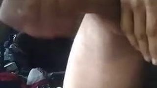 Manny masturbándose