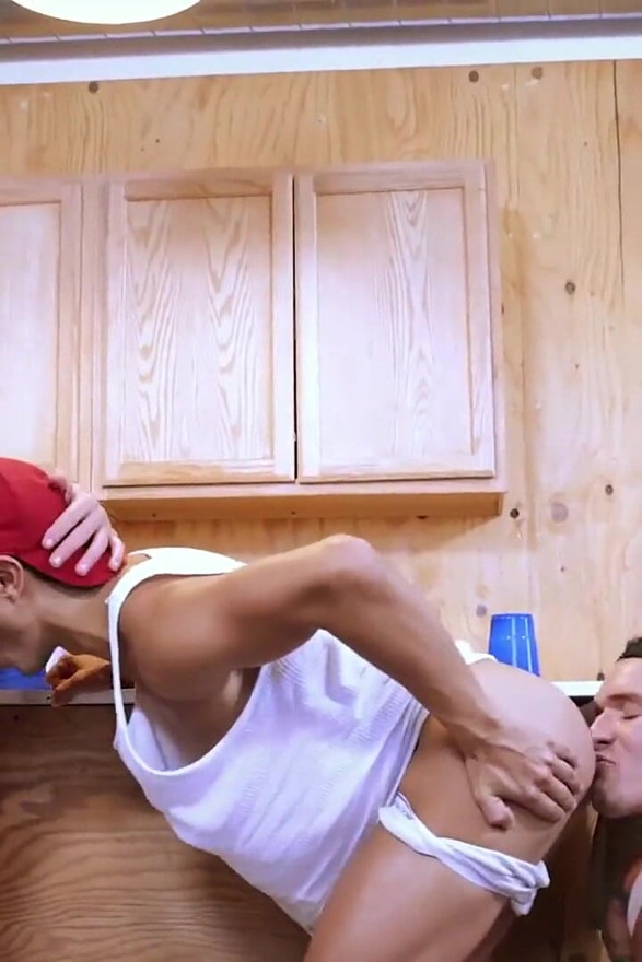 TRAILERTRASHBOYS Isaac X and Liam Skye breeding raw in 3some