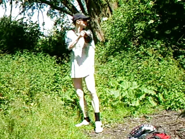 在灌木丛中撸管