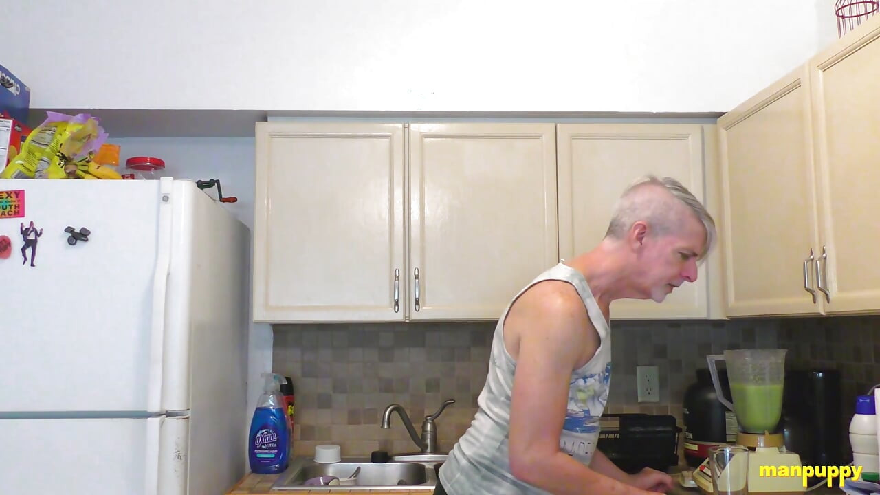 ManPuppy Richard Lennox Humiliates His Tiny Stepson With a Gross Smoothie