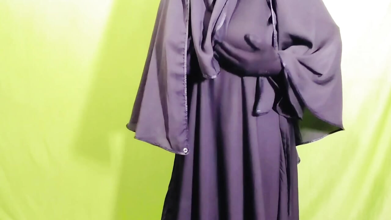 Hermosa Amena Bhabhi tiene sexo en el interior usando un burka y hijab