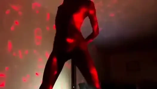 Танцор