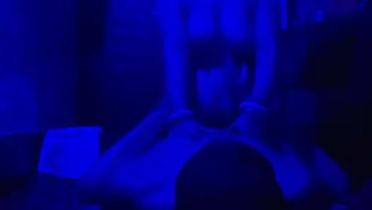 Hintli çift gece sikişiyor