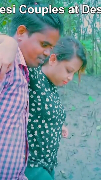 Une MILF desi pulpeuse se fait baiser dans les bois à desibang | Clip 1