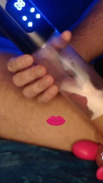 Spektakularan trenutak iz "Fantazije o predigri s pumpom za penis - 435"