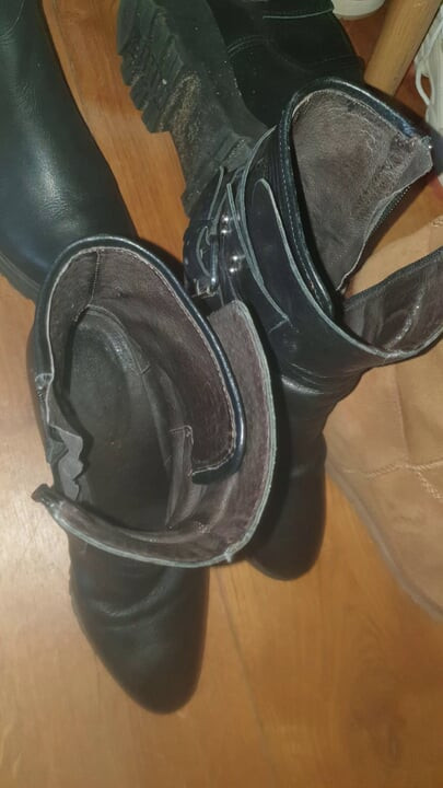 Injected into the foot-warm boots