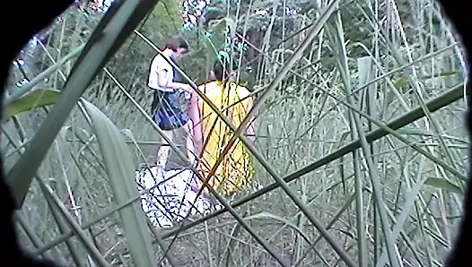 Влажный лесбийский секс на свежем воздухе