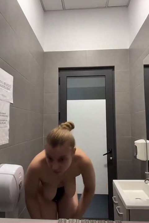 Zum ersten mal doppelpenetrieren in der Öffentlichkeit