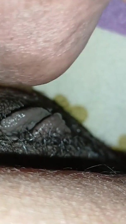 صديقة تبلغ من العمر 18 عاما غرفة نومي مارس الجنس في فيديو هندي هندي | مقطع 1