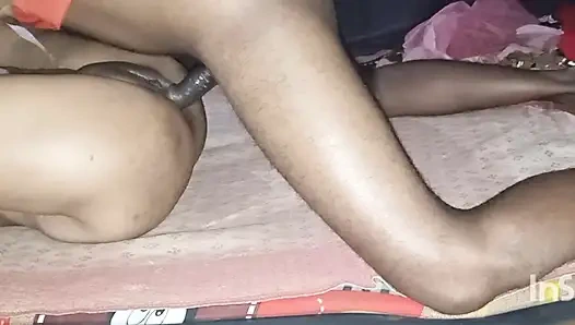 Деревенская жена дези и муж трахаются в спальне, видео