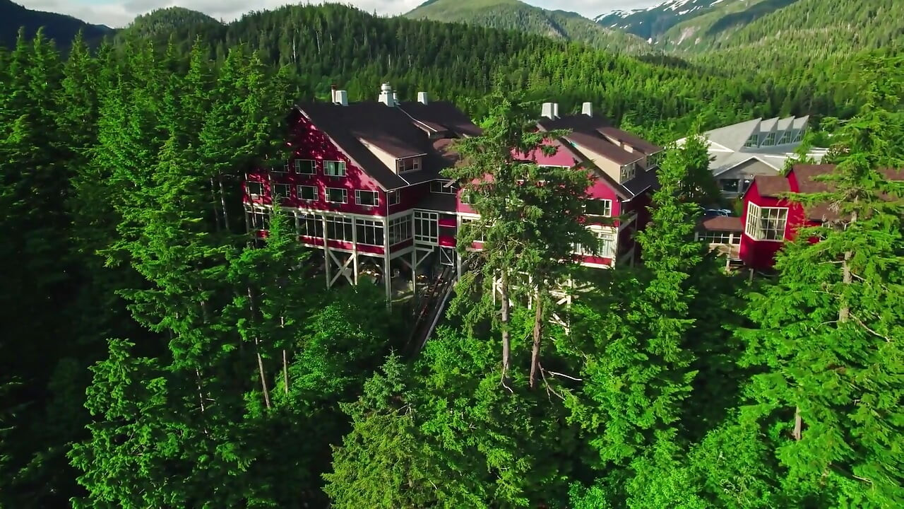 Самая красивая девушка с идеальными сиськами возбуждается, она трахает пальцами ее мокрую киску и мастурбирует до оргазма для тебя.