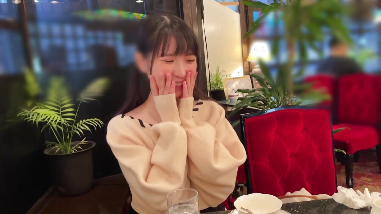 A118F03 A natural, innocent, small-animal-type girl with a lingering innocence! Meeting at a café and moving to a love hotel, starting with a toast and a sneaky filming sex scene!