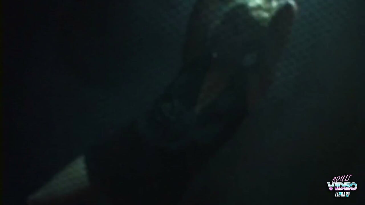 הוא פשוט לא הצליח להישאר רק בפות שלה והחליק לתוך התחת
