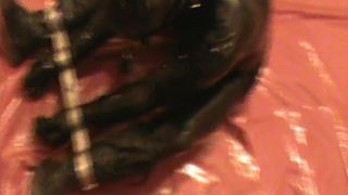 Sert kelepçeli kauçuk köle - 1