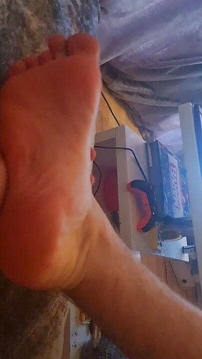 Βγάζοντας τις κάλτσες