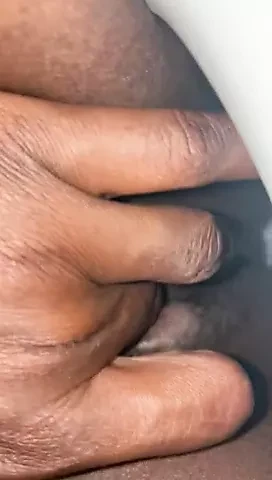 Sarah Saudi Arabia has sex with herself in the bathroom for her Emirati lover for $1,000 in the presence of her husband