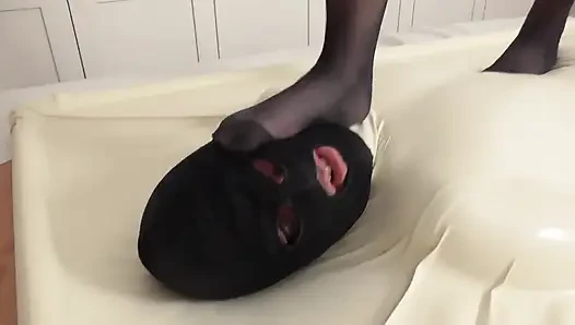 Trampling in vacuum bed!