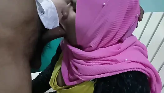 Penjual itu dikhianati oleh bawahannya saat menjual lipstik secara langsung.